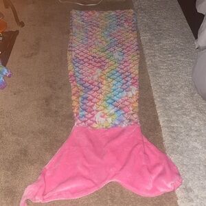 5’ mermaid tail blanket